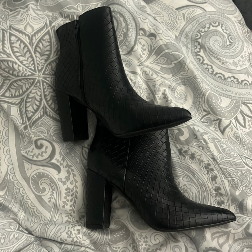 Women’s Bamboo black pointed toe ankle boots size 7 1/2
